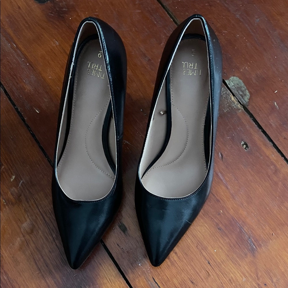Women’s pointed toe pump dress heals black